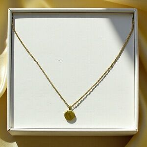 Elegant Gold Pendant Necklace